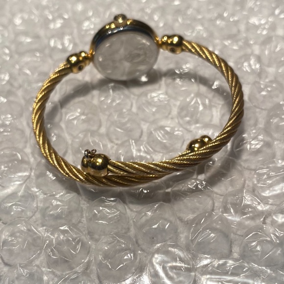 Vintage GUCCI 2047L Women's Cable Bangle Bracelet Watch  Face Gold Logo. - Picture 6 of 10